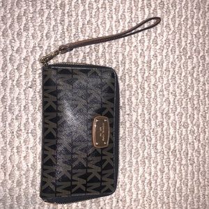 Michael Kors Signature Logo Jet Large Gold